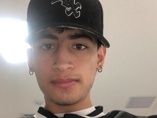 MaxiWells live cam show